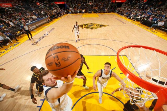 开云体育APP下载-勇士惨遭21分翻盘 关键时刻进攻萎靡要如何解决？