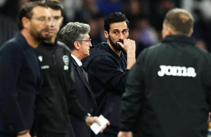 kaiyun-皇马不敌赫塔费球迷高喊弗洛伦蒂诺下课阿韦洛亚帅位堪忧|队报|马德里|西甲|圣地亚哥-伯纳乌足球场|皇家马德里_新浪体育_新浪新闻